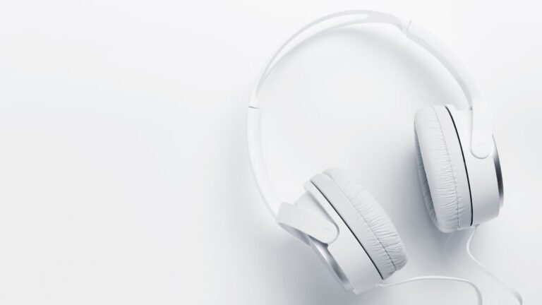 fone de ouvido branco