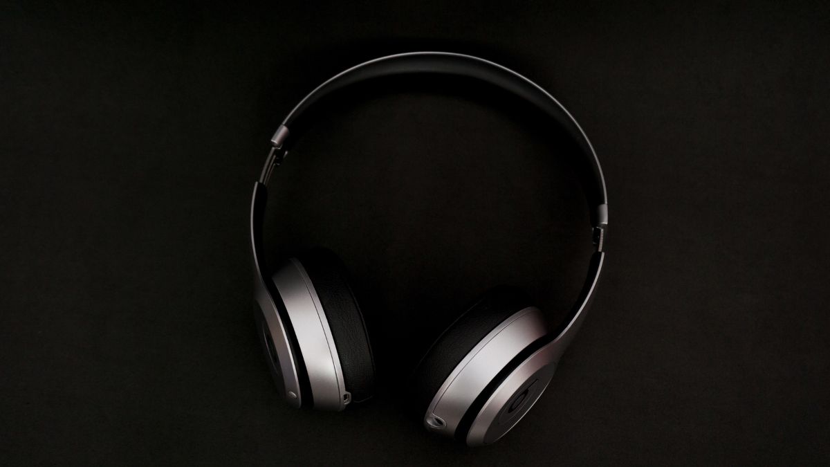 fone de ouvido bluetooth preto